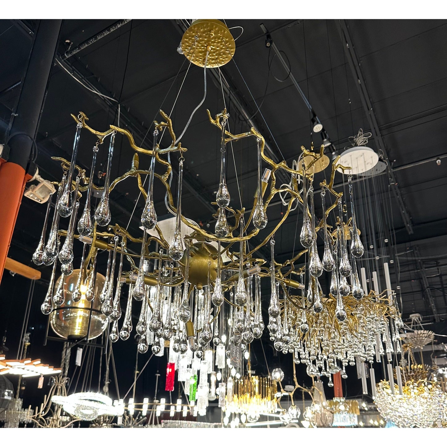 Dawn Teardrop Branch Brass Round Chandelier