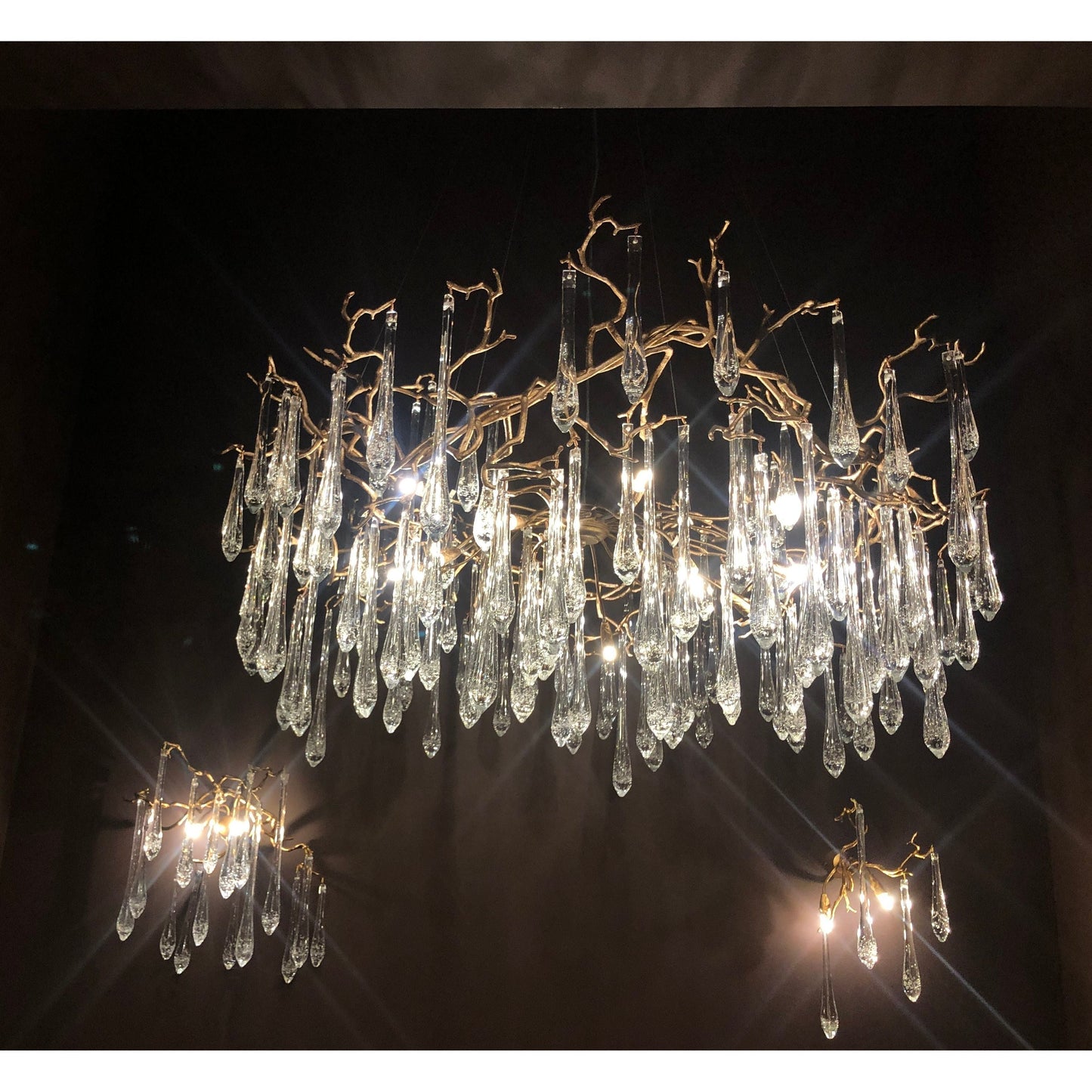 Dawn Teardrop Branch Brass Round Chandelier