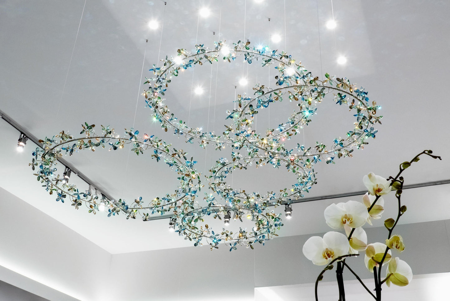 Modern Design Crystal Chandelier with Floral Crown Shape